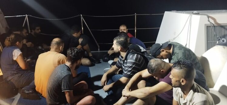 Muğla açıklarında 22 düzensiz göçmen kurtarıldı