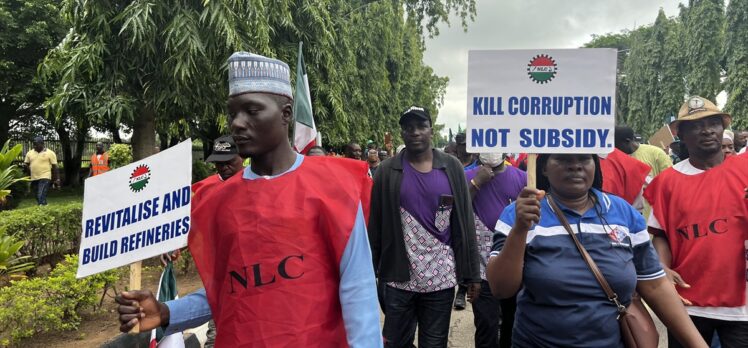 Nijerya'da işçi sendikaları, ülkede artan hayat pahalılığını protesto etti