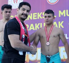 Olimpiyat şampiyonu milli güreşçi Taha Akgül'den gençlere karakucak tavsiyesi: