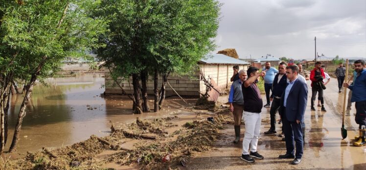 Özalp Kaymakamı Nasır, selden hasar gören mahallede inceleme yaptı