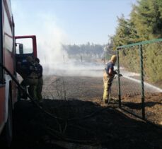 Silivri'de tarlada çıkan yangın ekiplerce söndürüldü
