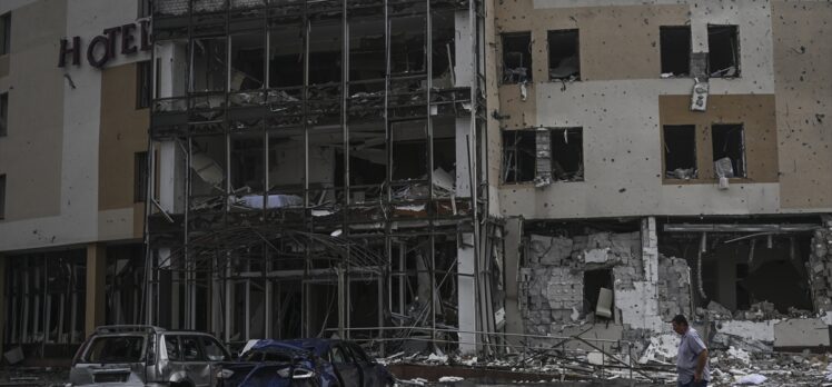 Ukrayna'nın Zaporijya kentine Rus saldırısı sonrası olay yerinde inceleme yapılıyor