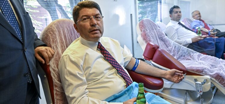 Adalet Bakanı Tunç kan bağışında bulundu: