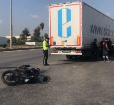 Adana'da tırın altında kalan motosikletin sürücüsü hayatını kaybetti