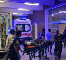 Adıyaman'da kule vinçten düşen 2 işçi yaralandı