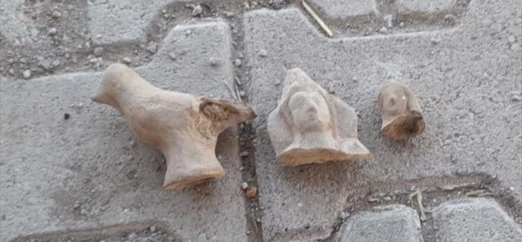 Afyonkarahisar'da mezar kazısında Roma dönemine ait tarihi eserler bulundu
