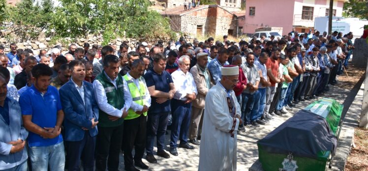 Aksaray'daki selde hayatını kaybeden Gülseren En'in cenazesi, toprağa verildi