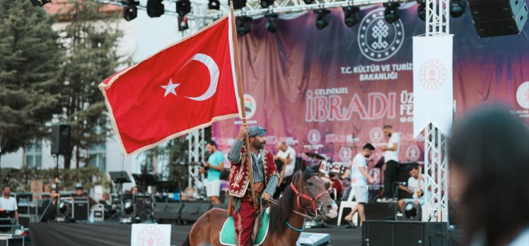Antalya'da “Geleneksel İbradı Üzüm Festivali” başladı