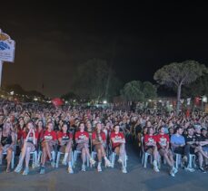 Antalyalılar, Türkiye-Sırbistan final maçını parka kurulan ekranlardan izledi