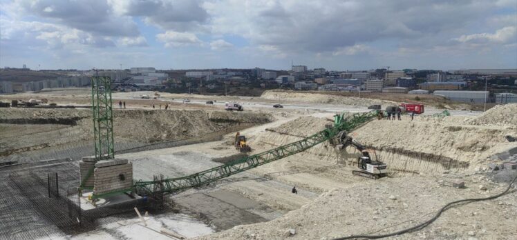 Arnavutköy'de inşaat alanında devrilen vincin operatörü öldü