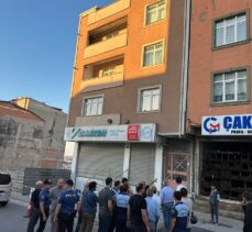 Arnavutköy'de yan tarafındaki inşaat çalışması sırasında kayma meydana gelen 4 katlı bina tahliye edildi