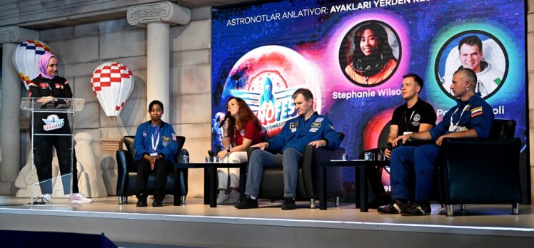 Astronotlar, TEKNOFEST İzmir'i ziyaret etti