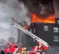 Ataşehir'de bir binada çıktıktan sonra 3 binaya daha sıçrayan yangına müdahale ediliyor