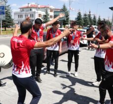Avrupa şampiyonasından madalyalarla dönen kick boksçular Erzurum'da coşkuyla karşılandı
