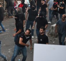 Azerbaycan'ın Beyrut Büyükelçiliği yakınında toplanan Ermeni asıllı grup güvenlik güçlerine saldırdı