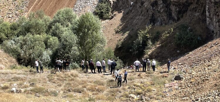 Bitlis'te kayalıklardan düşen kişi hayatını kaybetti