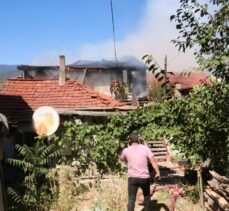Bolu'da evde çıkan yangında dumandan etkilenen anne ve oğlu tedaviye alındı