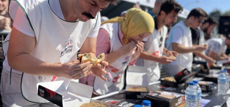Bursa Gastronomi Festivali'nde “tahanlı pide” yeme yarışması düzenlendi