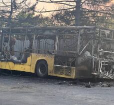 Büyükçekmece'de yanan İETT otobüsü kullanılamaz hale geldi