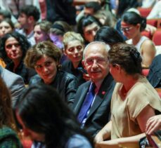 CHP Genel Başkanı Kılıçdaroğlu, İstanbul'da tiyatro oyunu izledi