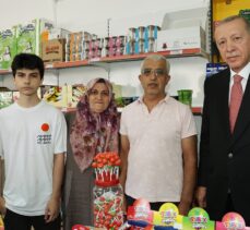 Cumhurbaşkanı Erdoğan, Üsküdar'da esnafı ziyaret etti