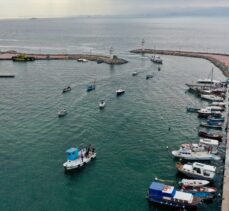 Darıca'da konvoy halinde denize açılan balıkçılar yeni sezondan umutlu
