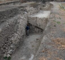 Daskyleion'da 2 bin 500 yıllık “zar oyunu tablası” bulundu