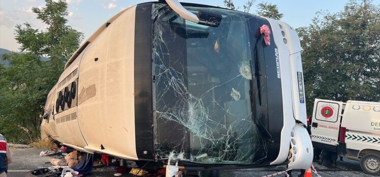 GÜNCELLEME – Denizli'de kum yüklü kamyon otobüse çarptı, 6 kişi öldü, 42 kişi yaralandı