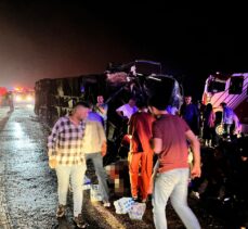 Denizli'de otobüsün minibüs ve hafif ticari araca çarpmasıyla 3 kişi öldü