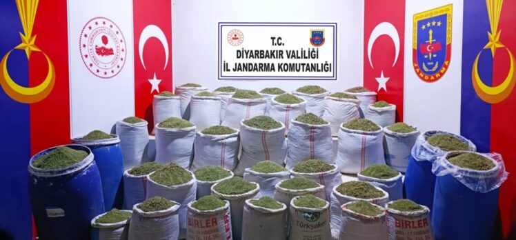 Diyarbakır’da 1 ton 319 kilogram esrar ele geçirildi