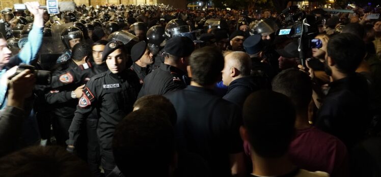 Ermenistan'daki hükümet karşıtı gösterilerde bazı protestocular gözaltına alındı