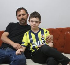 Fenerbahçeli futbolculardan Amasya'da yaşayan dow sendromlu Efe'ye jest
