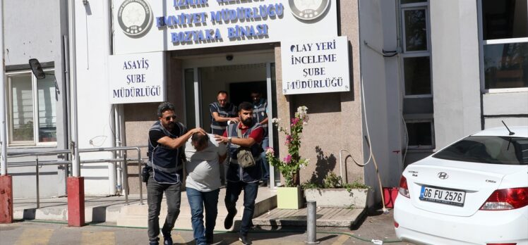 Hatay'da enkazdan çıkarılan otomobille İzmir'de gasbedilen otomobilin plakasını değiştiren 5 şüpheli yakalandı