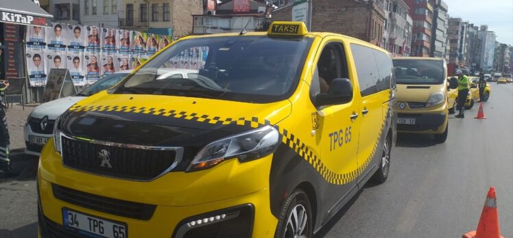 Kadıköy'de taksi şoförlerine yönelik denetim yapıldı