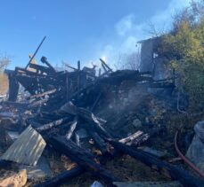 Kastamonu'da çıkan yangında 3 ev ve 1 ahır zarar gördü