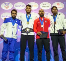 Kazak güreşçi Aitmukhan, serbestte ülkesine tarihindeki ilk altın madalyayı kazandırdı
