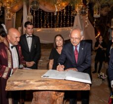 Kılıçdaroğlu, İzmir Büyükşehir Belediye Başkanı Soyer'in kızının nikah törenine katıldı