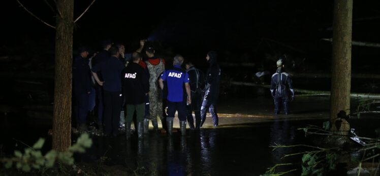 Kırklareli'ndeki selde kaybolan 4 kişiyi arama kurtarma çalışmaları sürüyor