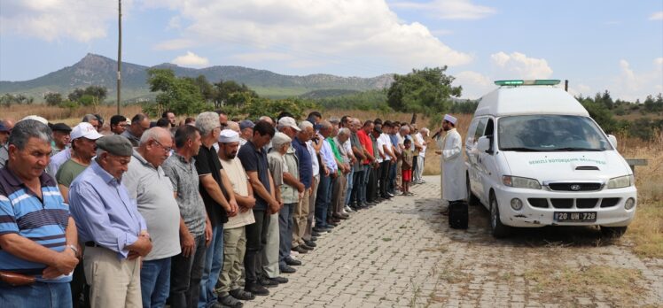 Kırklareli'ndeki selde ölen emekli öğretmen çiftin cenazesi Denizli'de toprağa verildi