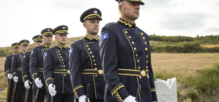 Kosova'da dün öldürülen polis memurunun cenazesi toprağa verildi