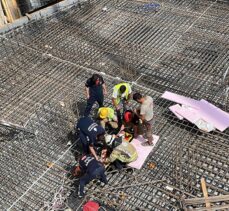 Maltepe'de altgeçit inşaatında üzerine demir düşen işçi yaralandı