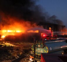 GÜNCELLEME – Manisa'da geri dönüşüm fabrikasında çıkan yangın kontrol altına alındı