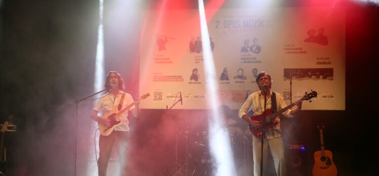 Opus Müzik Festivali, “Flört” grubunun “100. Yıl Rock Konseri” ile devam etti