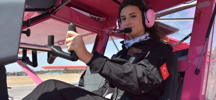Pilotluk hayalini gerçekleştiren 18 yaşındaki Nisa Naz, gökyüzü sevdalılarını eğitecek