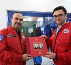 Sanayi ve Teknoloji Bakanı Kacır, AA'nın TEKNOFEST'teki haber merkezini ziyaret etti: