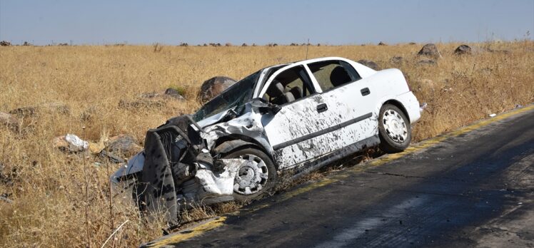 Şanlıurfa'da otomobille kamyonetin çarpışması sonucu 9 kişi yaralandı