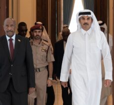 Sudan Egemenlik Konseyi Başkanı Burhan, Doha'da Katar Emiri ile görüştü