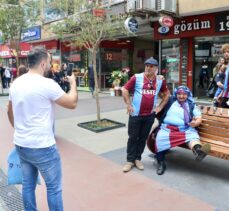 Trabzon Büyükşehir Belediyesi, Trabzonspor sevgisiyle tanınan Münevver için bank yaptırdı