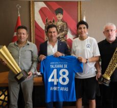 Yalıkavakspor Kadın Hentbol Takımı, Bodrum Kaymakamı Mustafa Çit ile buluştu