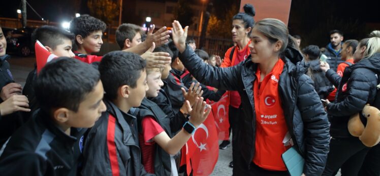 A Milli Kadın Futbol Takımı, Lüksemburg maçı için Çorum'a geldi